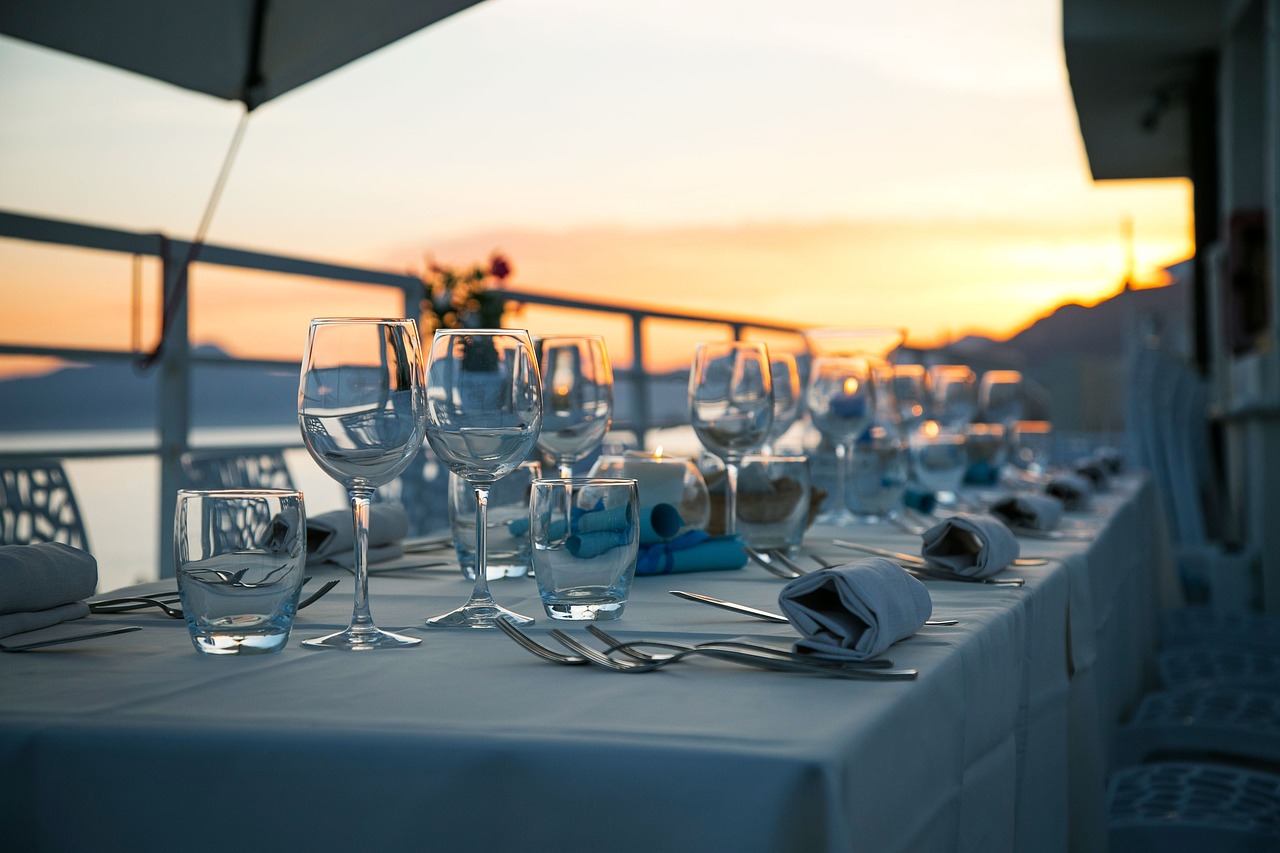 table, glassware, cutlery, silverware, stemware, dining table, dinner table, table setting, table set-up, dinner, luxury, nature, restaurant, sunset